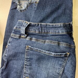 Kut from the Kloth Women’s Carol Ankle Skinny Jeans. 16W.